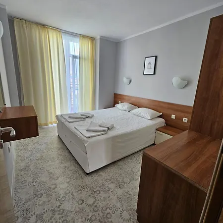 тристаен просторен с две отделни спални