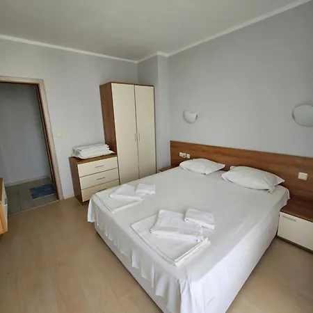 тристаен просторен с две отделни спални Apartmanhotel *